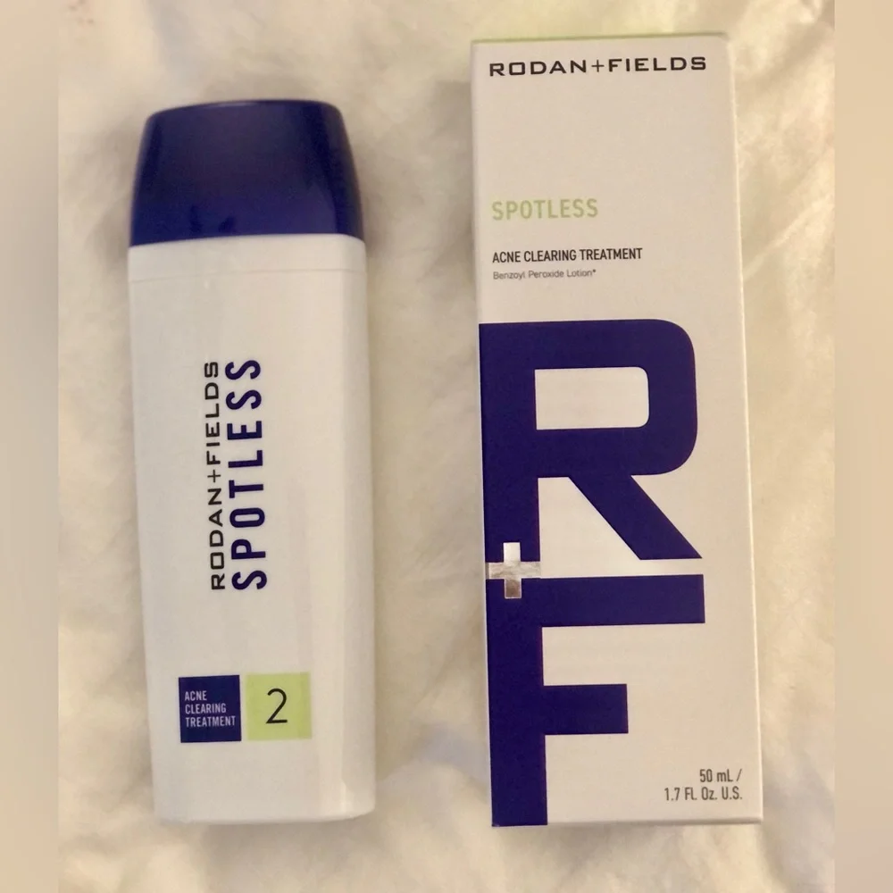 Rodan + Fields Spotless Acne Duo in White with Navy Accents
